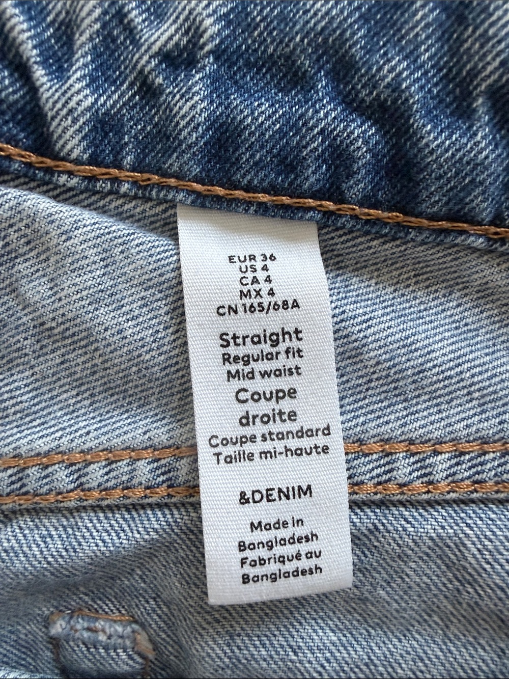 Classic Straight-Leg Women's Jeans in Faded Blue - Picture 2 of 3
